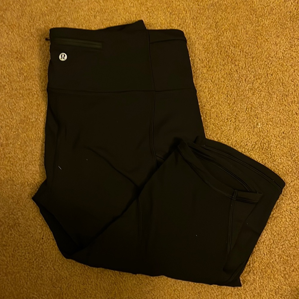 Black Lululemon capris